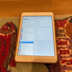 Apple iPad Mini 2 32gb Silver Gray Tablet with Apple Case